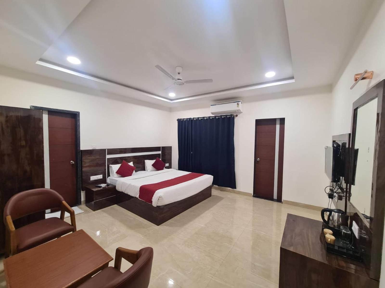 Hill View Hotel By Bil Лонавла Екстер'єр фото